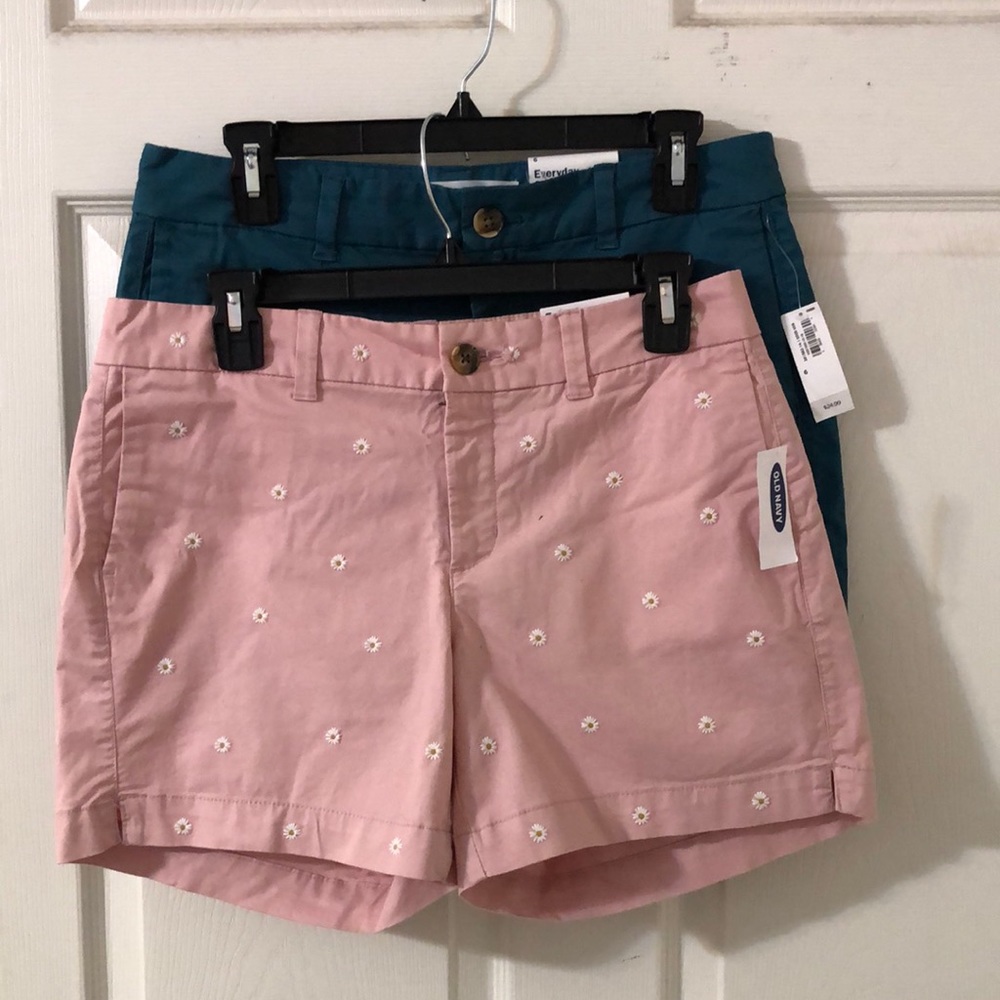 Old Navy everyday shorts. 2 pair. Suze 6. NWT